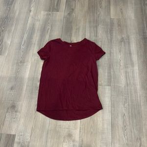 Old Navy maroon t-shirt